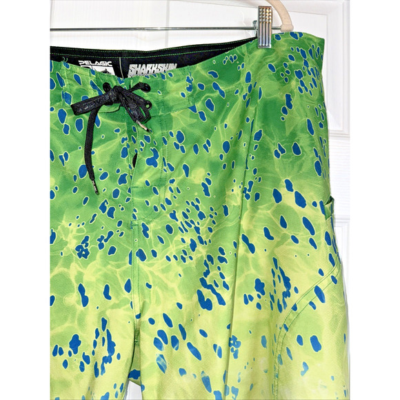 Pelagic Board Shorts Size 40 Mahi Print Sharkskin High Performance Fishing Beach - Picture 6 of 14